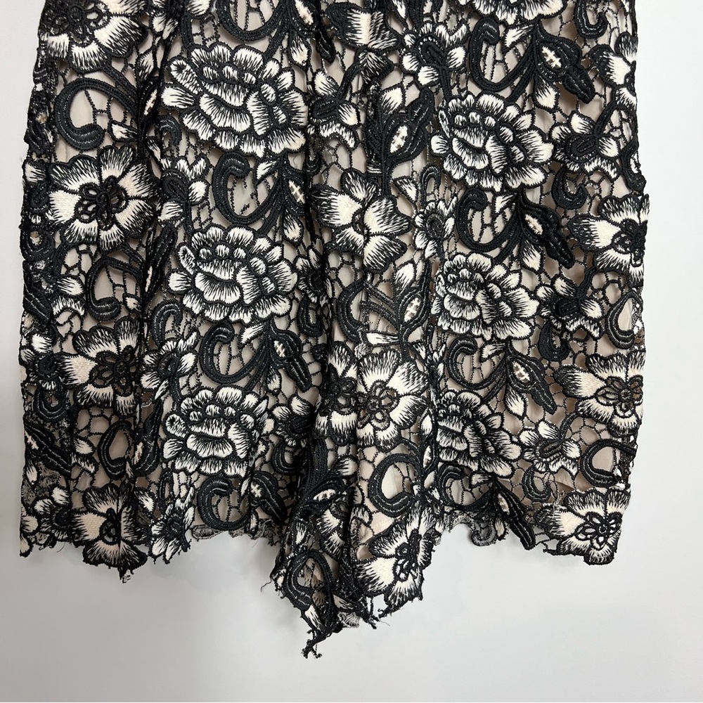 Alice + Olivia Tinsley Black Cream Floral Lace V-Neck Short Sleeve Romper 10 NEW - Picture 4 of 8